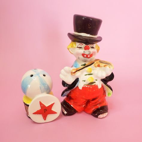 Circus Ball, Vintage Clown, Salt Pepper Shakers, Salt Pepper, Salt And Pepper, Circus, Drums, New Zealand, Salt