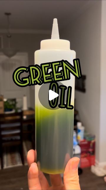 Olive Oil Vegetables, Parsley Oil Recipe, How To Make Avocado Oil, Cilantro Oil Recipe, Cooking School Kitchen, Parsley Oil, Cilantro Oil, Cilantro Parsley, Green Filter