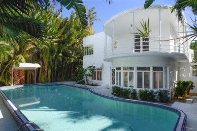 30s Architecture, Ti Harris, Trees Drawing, Art Deco Houses, Art Deco Homes, Miami Art Deco, Curved Wall, Pool Art, Modernist Architects