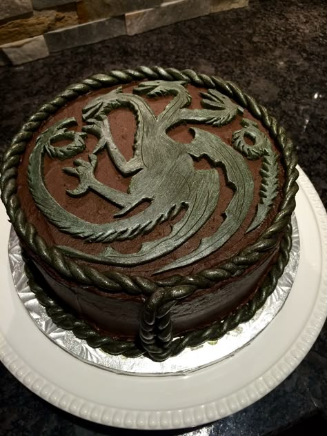 Jamie's Targaryen Dragon cake House Of Dragon Cake, Game Of Thrones Cake Ideas, D&d Cake, Dragon Cake Ideas, Game Of Thrones Birthday Cake, Gaming Cake, Birthday Cake Quotes, Alien Cake, Dragon Birthday Party