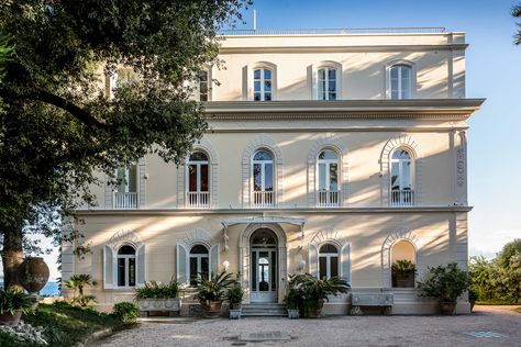 Villa Syrene | Luxury Retreats Villa Astor, Amalfi Coast Villa, Classical House, Italian Architecture, Italy Holidays, Luxury Villa Rentals, Most Beautiful Gardens, Italian Villa, The Amalfi Coast