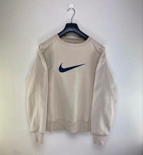 #fashion #nike #nikevintage #90s #nike90s #vintage #aesthetic #sweatshirt #ootd #instagram #rare Old Nike Aesthetic, Fuzzy Clothes, Sweatshirt Ootd, Traveling Clothes, Old Nike, Nike Stuff, Old Nikes, Aesthetic Sweatshirt, Ootd Instagram