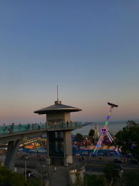 Southend On Sea Beach, Sunset By The Sea, Seaside Beach, Sea Beach, Beach Vibes, Beach Vibe, Days Out, By The Sea, Seattle Skyline