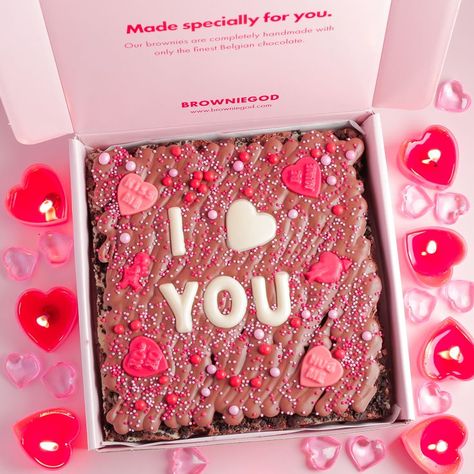 Valentine Brownie Box, Valentine’s Day Brownie Ideas, Brownies For Valentines Day, Brownies Valentines Day Ideas, Valentines Brownies Packaging, Valentines Day Brownies Ideas, Brownie Ideas Boxed, Brownie Valentine Ideas, Valentines Brownies Ideas