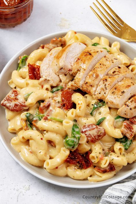 Tuscan chicken mac and cheese Tuscan Chicken Mac And Cheese, Chicken Mac And Cheese Recipe, Delish Dinners, Chicken Mac And Cheese, Sundried Tomato Chicken, Easy Mac N Cheese, Vegan Drinks Recipes, Cheese Dinner, Chicken Tikka Masala Recipes