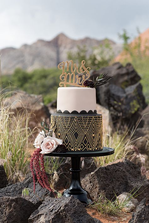 black and gold wedding cakes - photo by Tyler Rye Photography http://ruffledblog.com/elegant-african-inspired-mountain-wedding Gold Wedding Cakes, African Wedding Cakes, African Cake, African Wedding Theme, African Inspired Wedding, Black And Gold Wedding, Africa Wedding, Safari Wedding, Traditional Wedding Cakes