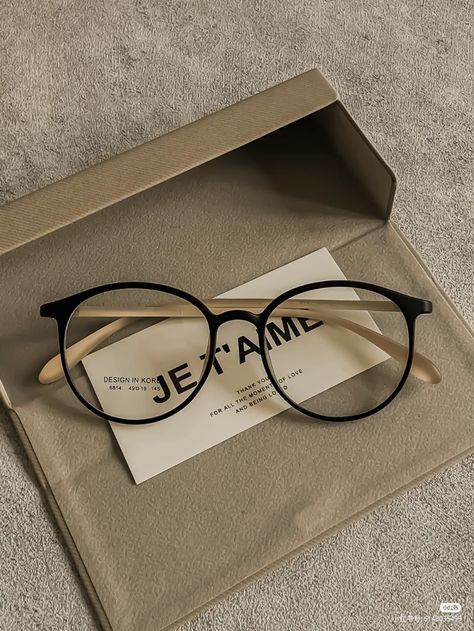 Glasses Frames Aesthetic, Aesthetic Glasses Frames, Classy Glasses, Glasses Frames Trendy, Fancy Glasses, Glasses Inspiration, Mens Glasses Fashion, Glasses Trends, Trendy Glasses