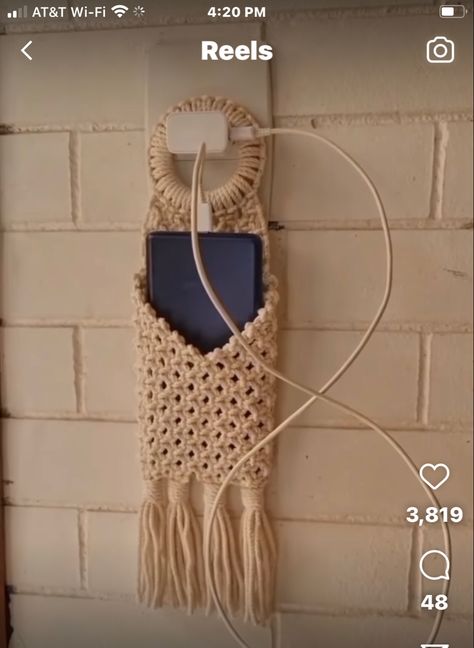 Natural Earthy Kitchen Decor, Macrame Remote Holder, Useful Macrame Ideas, Macrame Present Ideas, Macrame Vanlife, Macrame Gifts For Men, Macrame Phone Holder, Crochet Bedroom Decor Ideas, Macrame Organization