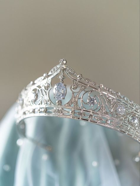 Crystal Wedding Crown, Crown Aesthetic, Crystal Crown Wedding, Tiaras Jewellery, Beautiful Tiaras, Tiara Wedding, Headpiece Jewelry, Crown Bridal, My Queen