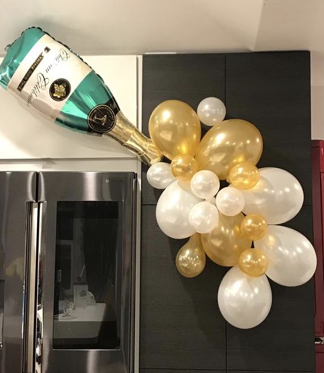 Balloon Champagne Bottle, Champagne Bubbles Aesthetic, Balloon Champagne Bubbles, Champagne Balloons Bubbles, Champagne Bottle Balloon Decoration, Champagne Bottle Balloons, Champagne Tasting Party, Champagne Balloon Decor, Champagne Birthday Ideas