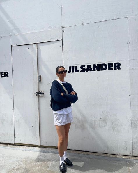 Sherrie Webster ☁️ en Instagram: “Checking for wet paint” Uniqlo Boxers Outfit, White Boxer Shorts Outfit, Loafers And Shorts, Navy Jumper Outfit, Track Shorts Outfit, Boxer Short Outfits, Navy Shorts Outfit, In The City Outfit, Boxers Outfit