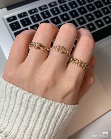 Jewelry Inspo Gold, Gold Dainty Jewelry, Styling Women, Mini Vlogs, Jewelry Stack, Ring Inspo, Expensive Jewelry Luxury, Luxe Jewelry, Silver Jewelry Design