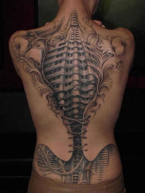 We're going to call this one "alien corset". | 18 Optical Illusion Tattoos That Will Make You Take A Second Look Corset Tattoo, Biomech Tattoo, Best 3d Tattoos, Tatoo 3d, Amazing 3d Tattoos, Tattoo Son, Backpiece Tattoo, Tattoos On Back, 16 Tattoo