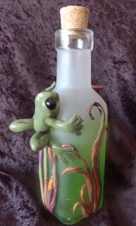 The frog is chasing a dragonfly, polymer clay on glass. See this and more on @The Cunning Rat. Clay On Glass Jar, Polymer Clay Glass Bottle, Glass Jar Clay Art, Polymer Clay Glass Jars, Clay Art Bottle, Clay And Glass Projects, Polymer Clay Dragonfly, Clay On Glass Bottles, Polymer Clay On Glass Jars