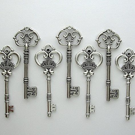 Mixed Set of 20 Extra Large Skeleton Keys in Antique Silver - Set of 20 Keys (2 Styles) - 3 1/4" Keys Nesting Nomad http://smile.amazon.com/dp/B00M7AQK4G/ref=cm_sw_r_pi_dp_qxwxwb01KPMP0 Key Wall Decor, Foam Carving, Bride To Be Banner, Bachelorette Party Banners, Gold Glitter Heart, Vintage Skeleton Keys, Bridal Shower Banner, Skeleton Keys, Vintage Key