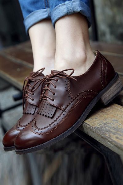 Brouges. I love the style, how comfterable they are and how they make me feel even more English.: Women Brogues, Oxford Shoes Outfit, Womens Low Heels, Shoes Low, Leather Oxford Shoes, Brown Shoes, Women Oxford Shoes, Leather Shoes Woman, Fall Shoes