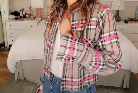 This is a thrift flipping tutorial on a DIY flannel shirt jacket for women. Create a women’s flannel shirt jacket with the help of this step-by-step guide. Embellished Denim Jacket, Womens Flannel Shirt, Diy Jacket, Dress Alterations, Mens Flannel Shirt, Flannel Women, Embellished Denim, Plaid Jacket, Shirt Dress Casual