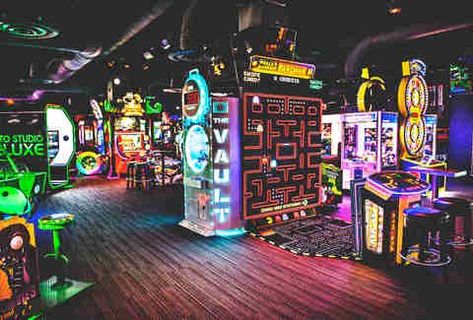 Pinball History and the Rise of Chicago Arcade Bars - Thrillist Arcade Bar, Arcade Room, Nightclub Design, Arcade Game Room, Video Game Rooms, Classic Video Games, Game Rooms, Retro Arcade, Retro Videos