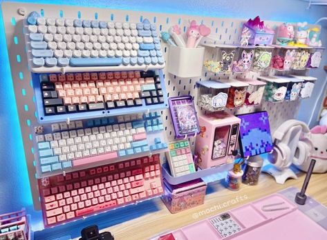 Keyboard Customization, Gaming Desk Designs, Bedrooms Inspiration, Games Room Inspiration, Keyboard Design, Garage Shelving Units, Desk Organisation, Game Aesthetic, Setup Gamer