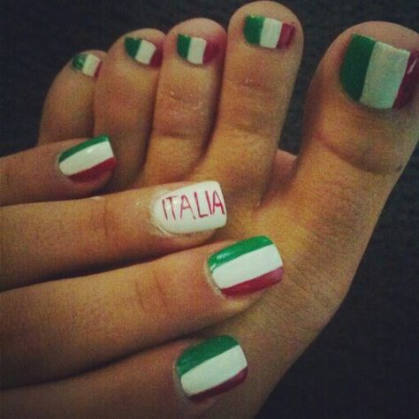 My nails :) Italian Nails, Christmas Nail Designs Acrylic, Flag Nails, Western Nails, Italian Flag, Bird Wedding, Beauty Hair Makeup, Christmas Nail Designs, Italy Vacation