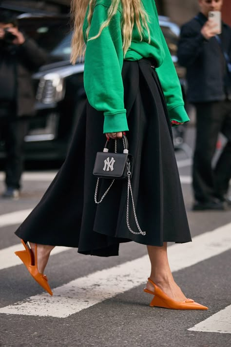 Street Style Trends 2023, Style Trends 2023, Colorful Style Outfits, 2023 Street Style, Street Style Fall Winter, Autumn Winter 2023, Casual Chic Summer, Casual Glam, Chic Summer Style