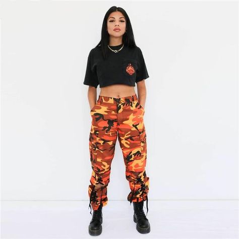 Orange Camo Pants, Camo Cargo Pants Outfit, Camo Pants Outfit, Orange Outfits, Camouflage Cargo Pants, Lit Outfits, Orange Camo, Camo Outfits, Orange Outfit