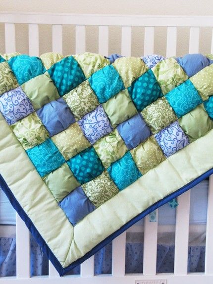 Pinner sats, "Want to make a PUFF QUILT!! with the backing to be minky with raised dots... yes please!"  Me too! Baby Sewing Tutorials, Biscuit Quilt, Puffy Quilt, Puff Quilt, Fleurs Diy, Quilt Baby, Creation Couture, Quilting Patterns, Quilting Crafts