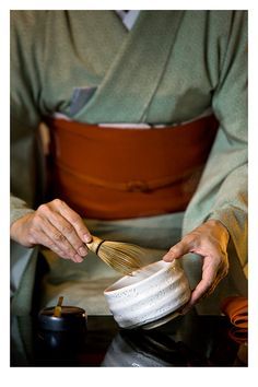 Geisha Aesthetic, Tea Japan, Matcha Recipes, Tea Culture, Japanese Tea Ceremony, Tea Art, Japanese Tea, Tea Bowls, Tea House