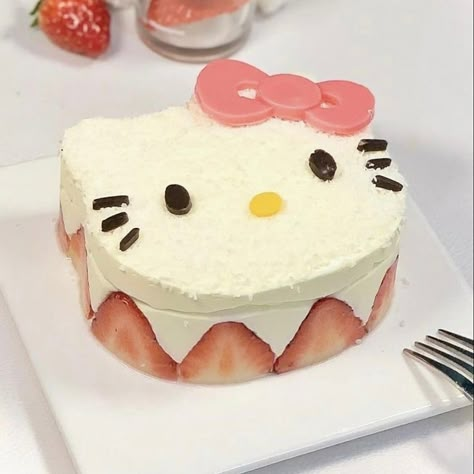 Hello Kitty Star, Bolo Da Hello Kitty, Hello Kitty Birthday Cake, Pastel Cupcakes, Kitty Cake, Kawaii Cooking, Cute Baking, Hello Kitty Cake, Pretty Birthday Cakes