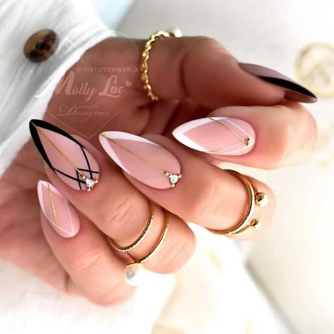 Unghie Sfumate, Fake Nails Long, Nagel Tips, Manicure Tips, Almond Nails Designs, Almond Nail, Stick On Nails, Nail Art Hacks, Chic Nails