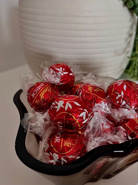 Lindor Chocolate Aesthetic, Lindt Chocolate Aesthetic, Chocolate Lindt, Lindor Chocolate, Dessert Christmas, Celebration Chocolate, Chocolate Bowl, Lindt Lindor, Holiday Chocolate