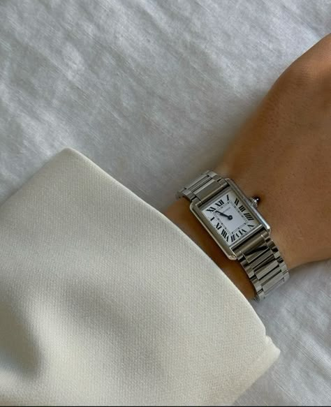 Cartier Santos Watch Woman, Cartier Aesthetic, Cartier Santos Watch, Quiet Luxury Style, Cartier Watches Women, Ring Wedding Set, Money Vintage, Vintage Gold Watch, Camera Watch