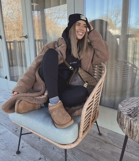 Leggings Outfit Comfy, Outfits For Leggings, Leggings Casual Outfit, Black Leggings Outfit Ideas, Black Leggings Casual, Leggings Outfit Ideas, Comfy Outfits Winter, Black Leggings Outfit, Perfect Leggings