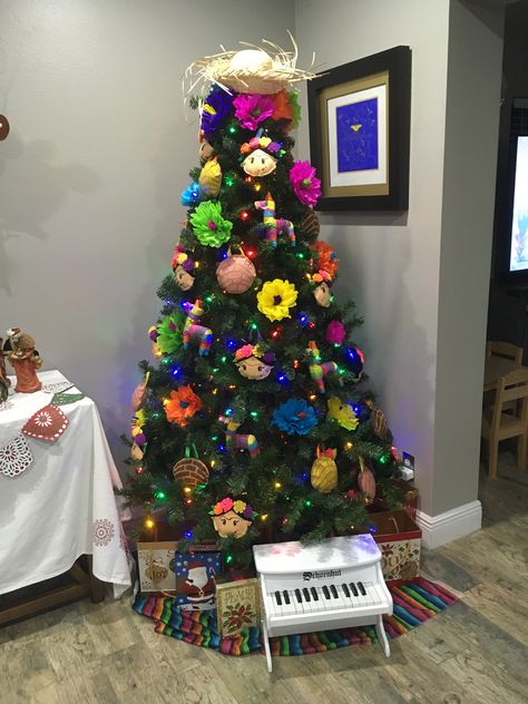 Mexican Christmas Tree, Holidays Ideas, Mexican Christmas, Christmas Tree, Holidays, Holiday Decor, Flowers, Christmas, Frida Kahlo