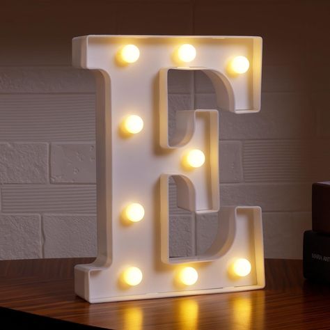 Click al 5% de descuento Precio US$5.99 #AmPmQuickDeals Letras LED de marquesina, 26 letras del alfabeto, luces LED decorativas, luces de letras que funcionan con pilas, para fiestas, luz de noche, decoración del hogar (letra R, color blanco cálido) Letters With Lights, Table Wall Decor, Lights For Party, Wall Decor Letters, Letter Lights, Alphabet Lighting, Lighted Marquee Letters, Romantic Dinner For Two, Wedding Letters