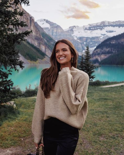 Helen Owen, Woman Portrait, Beautiful Lady, Kinds Of Clothes, Casual Work Outfits, So Grateful, Alo Yoga, Winter Looks, Special Places