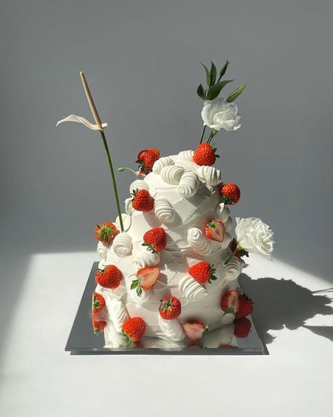 Mossy Wedding, Dr Suess Cakes, Nyc Cake, Ugly Cakes, Foodporn Dessert, Rock Cake, 2 Tier Cake, 귀여운 음식 그림, Modern Cakes