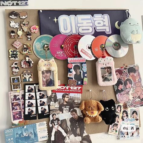 kpop merch deco collection Kpop Merch Organization, Kpop Fan Merch, Kpop Merch Collection, K Pop Merch, Kpop Merch Aesthetic, Merchandise Kpop, Ideas Cuarto, Merch Kpop, Kpop Collection