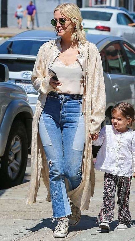 Ashlee Simpson Style, Closet Decoration, Tan Outfits, Ashley Simpson, Astrology Fashion, Clothes Street Style, All About Gemini, New Fashion Style, Mom Fall