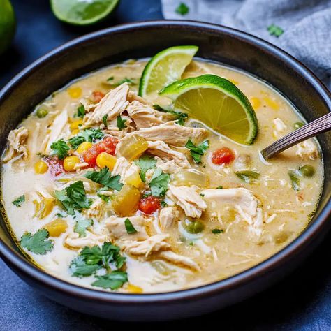 Low-Carb White Chicken Chili Recipe - elianarecipes.com White Chicken Chili Low Carb, Chicken Chili Low Carb, Chili Low Carb, White Chicken Chili Recipe, Stuffed Anaheim Peppers, Keto Tortillas, White Chili Chicken Recipe, Chicken Chili Recipe, Fresh Spices