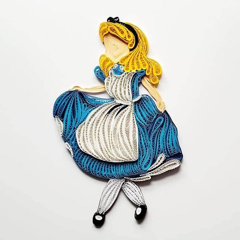 Alice In Wonderland Paper Quilling, Disney Quilling, Paper Quilling For Beginners, Paper Quilling Patterns, Quilling Ideas, Fun Vid, Quilling Craft, Paper Quilling Designs, Quilling Patterns