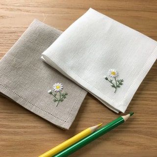 EmbroideryGiftsVN - Etsy Hand Embroidered Handkerchief, Handkerchief Embroidery, Embroidery Napkins, Daisy Embroidery, Embroidery Stitches Beginner, Simple Embroidery Designs, Diy Embroidery Designs, Embroidered Handkerchief, Handmade Embroidery Designs