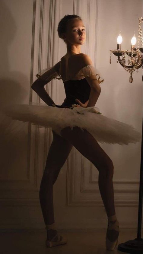 Ballet Girl Aesthetic, Ballet Dance Photography, Dancer Lifestyle, Ballet Pictures, Ballet Beauty, Prima Ballerina, Dance Dreams, Ballet Poses, Ballet Inspiration