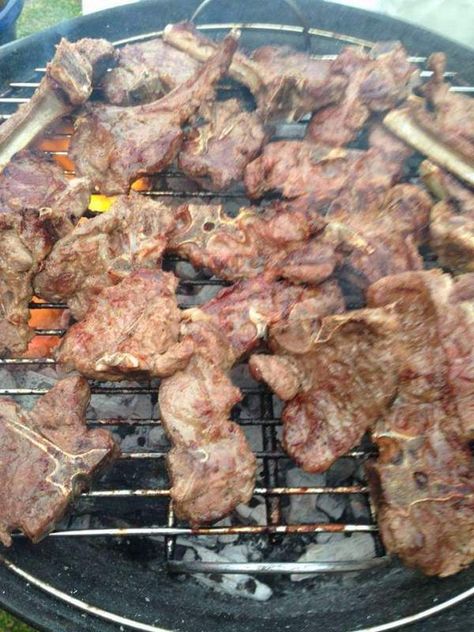 Nyama Choma Recipe, Nyama Choma Kenya, Nyama Choma, African Meat Pie Recipe, Senegalese Recipe, Kenya Food, Zambian Food, Grilled Steak Kabobs, Kenyan Food