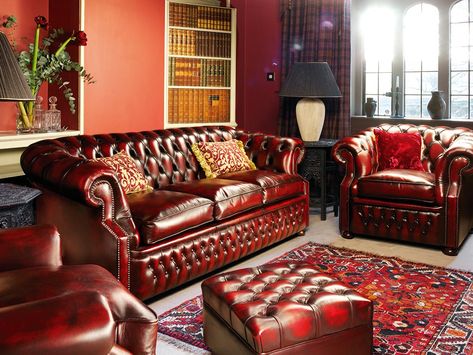 Log Home Living Room, Ratan Furniture, Classic Office Interior, Room Creative Ideas, Wingback Chair Living Room, Chester Sofa, Chesterfield Sofa Living Room, Chesterfield Sofa Design, Chesterfield Living Room