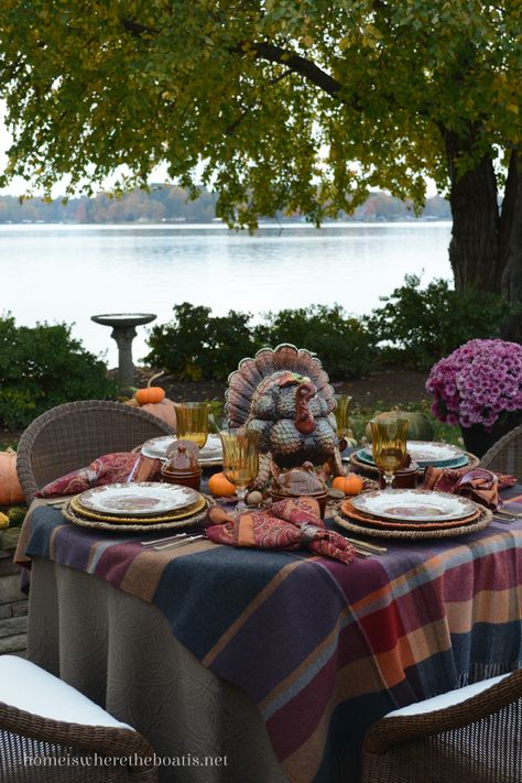 Thanksgiving Table Inspiration, Thanksgiving Countdown, Turkey Table, Pumpkin Vase, Fall Tablescapes, Thanksgiving Table Settings, Thanksgiving Tablescapes, Fall Table Decor, Pretty Tables