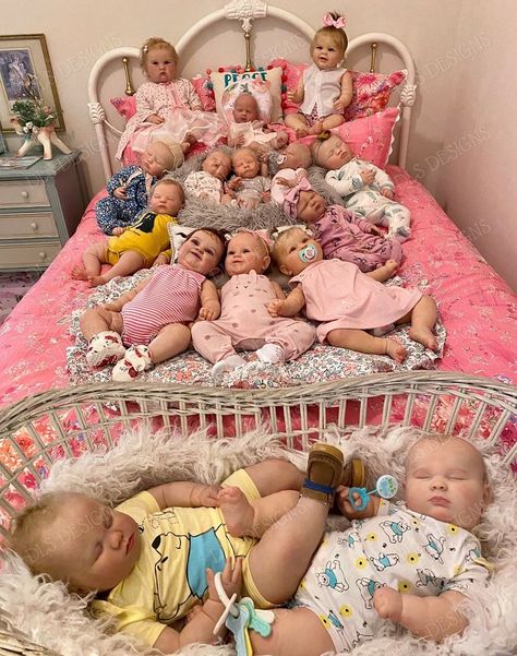 Baby Doll Car Seat, Reborn Baby Dolls Twins, Real Looking Baby Dolls, Bb Reborn, Real Life Baby Dolls, Baby Doll Nursery, Fake Baby, Baby Help, Create A World