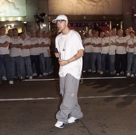 90s Guys Outfits, 2000s Boys Fashion, Eminem Dr Dre, Eminem Style, Eminem Songs, Looks Hip Hop, Spirit Week Outfits, Eminem Photos, Eminem Rap