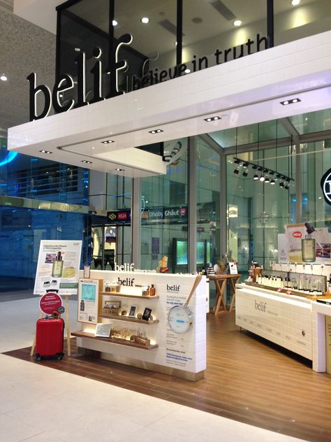 The belif skin care shop (Plaza Singapura, Singapore) Makeup Hacks Beauty Secrets, Kiosk Design, Beauty Marketing, Cosmetic Display, Skin Care Shopping, Store Design Interior, Store Interior, Stand Design, Booth Design