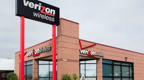 Verizon Trades Two Year Contracts for Monthly Billing Andrew Miller, Best Router, Internet Network, Verizon Wireless, Dividend Stocks, Unlimited Data, Internet Providers, Phone Plans, Data Plan